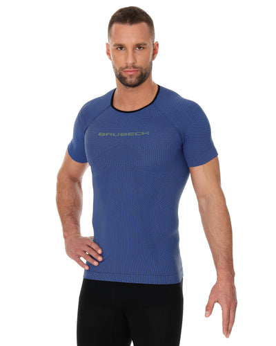 Men's 3D RUN PRO short-sleeve top. A fitted blue top with black trim around the neck, and a green logo on the chest 